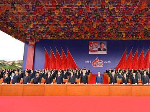 习近平出席西藏自治区成立60周年庆祝大会