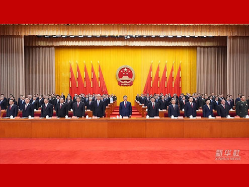 习近平出席新疆维吾尔自治区成立70周年庆祝大会